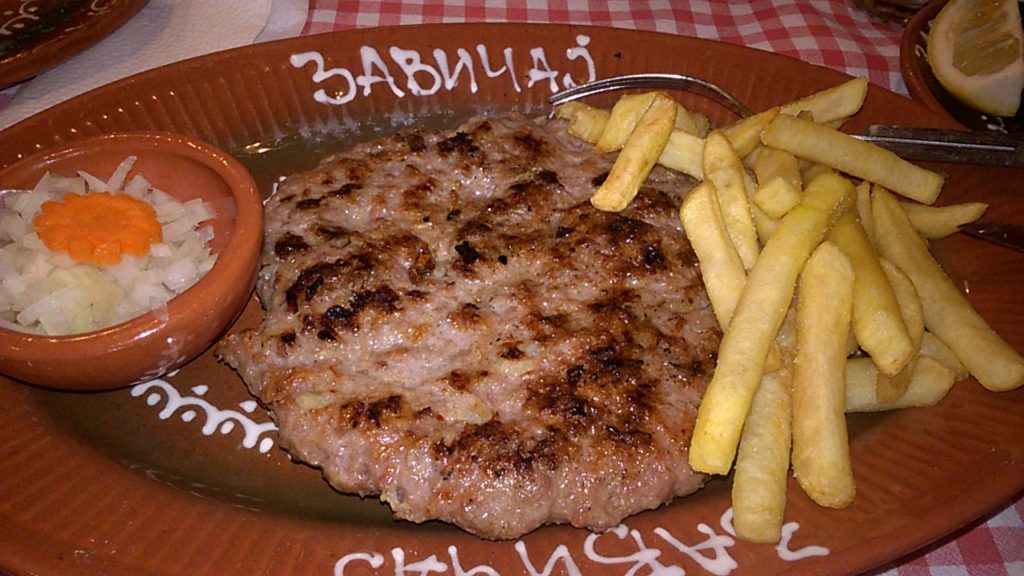 Сербская еда, сербская плескавица, отзыв о путешествии