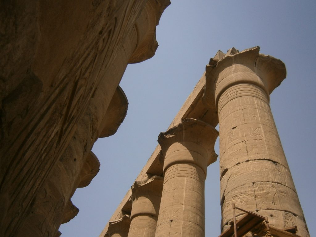 луксорские колонны Египет