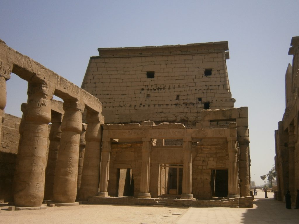 жаркий луксорский Египет