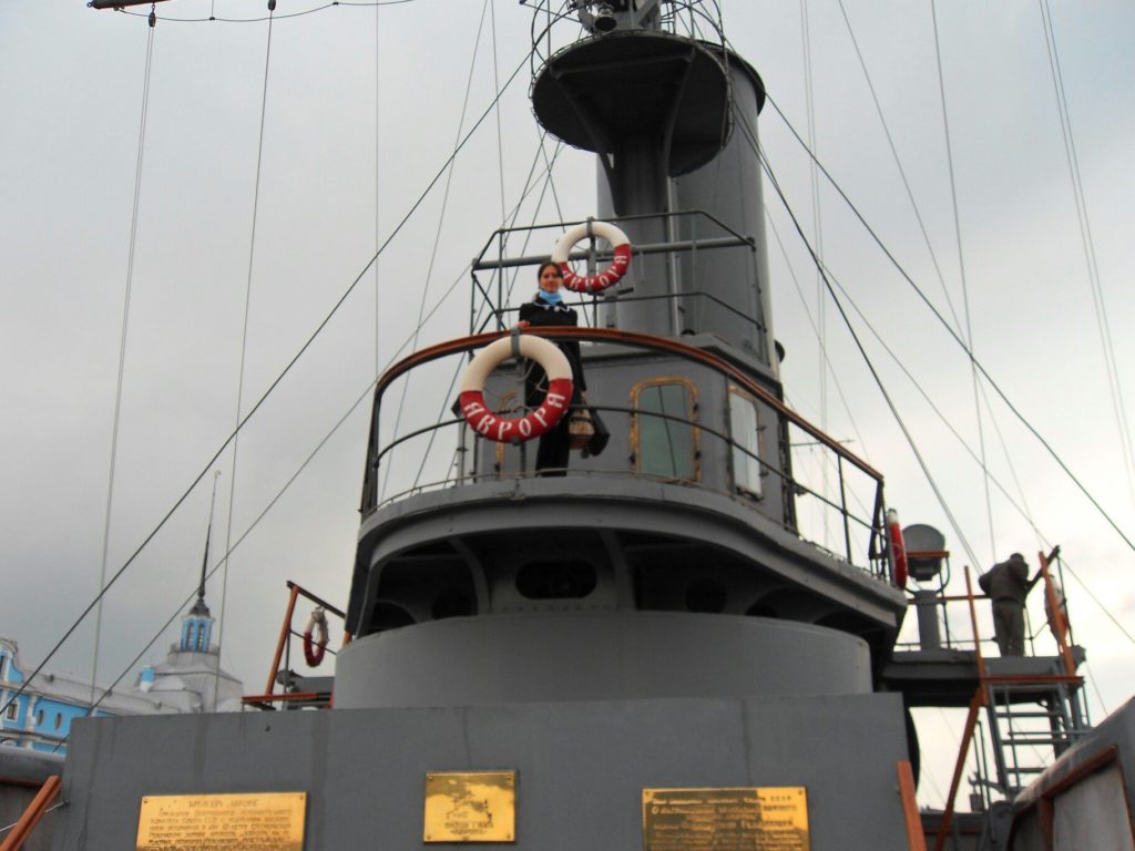 В Питере крейсер "Аврора" фото