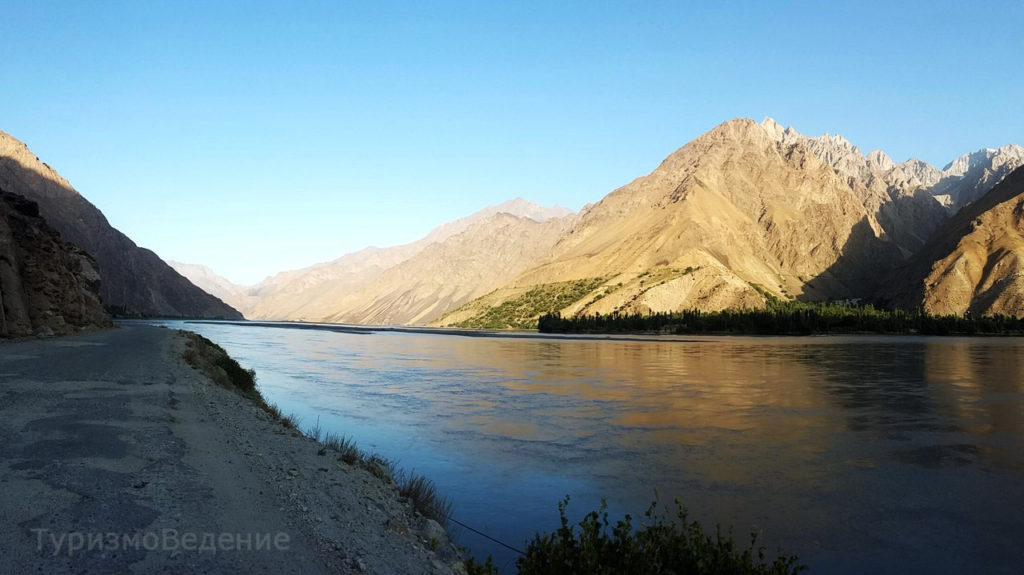 Путешествие на Памир фото реки Пяндж